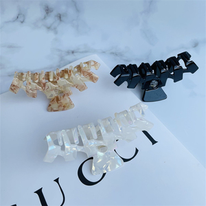 Pince à cheveux en forme de <span class=keywords><strong>M</strong></span> de haute qualité, style griffe de requin, géométrie simple, en acétate d'ambre incurvé, accessoires capillaires en acide acétique creux - Product Image 4