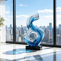 Jingyue OEM ODM Grande Statue Abstraite Artistique en Résine Bleue Transparente, Peinte à la Main, au Design Ondulé et Fluide, pour Entrée de Centre Commercial et Club