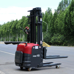 Spedizione Gratuita: Stoccatore Elettrico da 2000kg con Operatore a Bordo, Carrello Elevatore Elettrico per Movimentazione Materiali in Fabbrica - Product Image 1