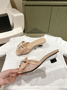 2025 트렌드 럭셔리 맞춤형 채널 여성의 휴가 샌들 비치 스타일 진짜 가죽 슬리퍼 여름 캐주얼 비치 샌들 - Product Image 3