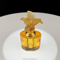 Botol Parfum Kristal Poles Kustom Grosir Sinyore dengan Tutup Bunga dan Pilihan Ukiran Logo - Tren Fashion