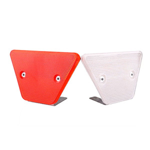 Delineateur de sécurité routière réflecteur trapézoïdal galvanisé rouge et blanc haute visibilité pour garde-corps - Product Image 3