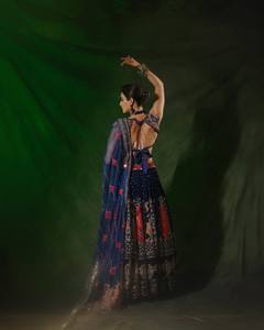 Lehenga Choli Tradicional de Muselina de Algodón con Estampado Digital y Trabajo de Espejo para Navratri, con Latkan Hecho a Mano, Lehenga Festiva, Ropa Étnica - Product Image 2