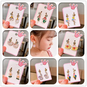 Vente en gros de <span class=keywords><strong>boucles</strong></span> <span class=keywords><strong>d</strong></span>'<span class=keywords><strong>oreilles</strong></span> <span class=keywords><strong>pendantes</strong></span> dessin animé mignon pour enfants étudiants bébé animal clip <span class=keywords><strong>d</strong></span>'oreille <span class=keywords><strong>boucles</strong></span> <span class=keywords><strong>d</strong></span>'<span class=keywords><strong>oreilles</strong></span> indolores <span class=keywords><strong>boucles</strong></span> <span class=keywords><strong>d</strong></span>'<span class=keywords><strong>oreilles</strong></span> petite fille - Product Image 2