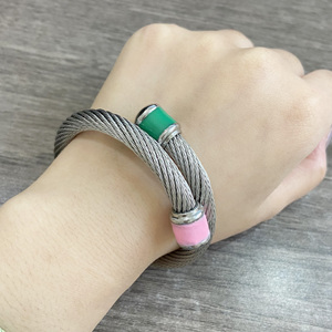 Colore personalizzato <span class=keywords><strong>rosa</strong></span> verde confraternita braccialetto in <span class=keywords><strong>acciaio</strong></span> inossidabile 6MM Retro gradiente cavo intrecciato in titanio filo aperto braccialetto gioielli - Product Image 1