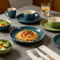 Service de table en céramique EKA fait main, effet pincelé, avec assiettes, bols et tasses à café en grès à glaçure réactive, personnalisable avec logo, idéal pour un cadeau
