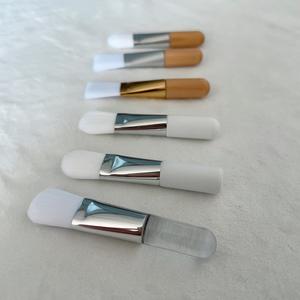 Pennello Vegano per Fondotinta Liquido con Manico in Legno, Pennelli Sintetici per Maschera di Argilla e Trucco Viso - Product Image 3