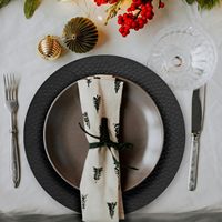 Assiettes de présentation martelées réutilisables en plastique pour assiettes de dîner, idéales pour la mise en table, les mariages et les événements