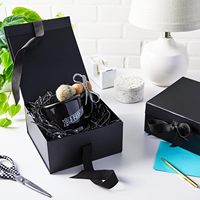 Boîtes cadeaux moyennes avec nœud et rembourrage en papier déchiqueté pour mariages, remises de diplômes, anniversaires, fête des pères, cadeaux pour les garçons d'honneur et plus encore