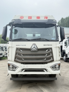 Camion tracteur Sinotruk HOWO NX 4X2 d'occasion, moteur Man 440/460 CV, 6 roues, <span class=keywords><strong>Euro</strong></span> 5, tête de remorque en bon état, moteur Man, à vendre - Product Image 1