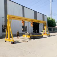 Grue mobile industrielle de petite taille à structure en acier pour levage de charges