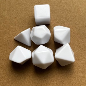 7 pezzi bianco puro DIY Set di dadi in acrilico cavo accessori di lusso quadrati per il <span class=keywords><strong>gioco</strong></span> degli scacchi per un Design personalizzato - Product Image 2