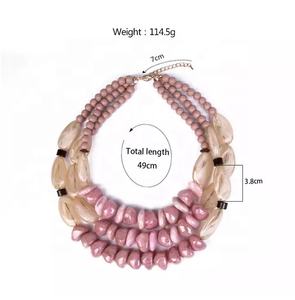 Ensemble de colliers en perles de résine élégantes faites à la main bijoux de mode tendance de couleur personnalisable pour les fêtes - Product Image 3