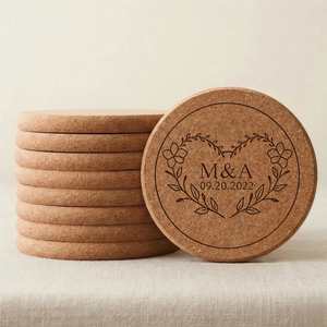 Faveurs de mariage en liège, sous-verres ronds rustiques gravés sur mesure pour la fête prénuptiale, la fête, ou comme cadeau de pendaison de crémaillère - Product Image 1