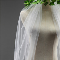 Personnalisable belle conception simple appliqué tulle dentelle une couche longue robe de mariée voile avec peigne