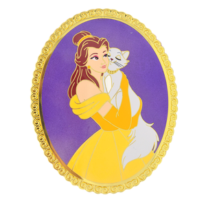 Insigne personnalisé <span class=keywords><strong>de</strong></span> haute qualité représentant une belle en robe jaune avec un chat blanc avec un apprêt sable en émail violet et un bord à motifs - Product Image 1