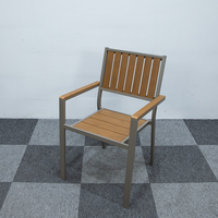 Ensemble de salle à manger de jardin moderne 5 pièces, meubles de patio extérieur, table en aluminium, plastique et bois et 4 chaises