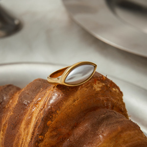 Anillo de Perlas con Forma Geométrica, Engaste de Bisel, Chapado en Oro de 18K, Joyería para Mujer, Uso Diario - Product Image 2