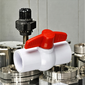 Válvula de Bola Compacta de UPVC Estándar DIN de Alta Presión (200 psi) con Conexión de 4 Pulgadas para Tuberías de 4 Pulgadas, Manual, de Plástico, para Agua - Product Image 4
