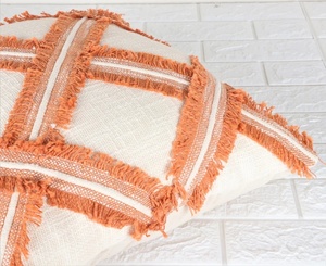 Housse de coussin tuftée à la main style bohème ivoire et orange avec bordure en dentelle pour canapé, hôtel, décoration intérieure - Product Image 6