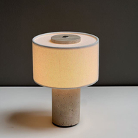 Lampe de table moderne et simple en marbre avec abat-jour en tissu, lampe de chevet LED à piles