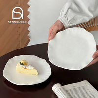 Assiettes en céramique blanche de forme irrégulière, assiettes à dîner esthétiques, plat plat pour dessert, pour mariage