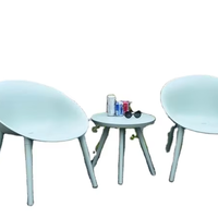 Chaise de salle à manger italienne contemporaine à pieds en métal, extensible, avec design minimaliste, siège en plastique pour l'école à la maison, table de loisirs