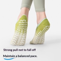 Chaussettes de sport antidérapantes mi-mollet pour femmes, idéales pour le yoga, la danse et le Pilates en intérieur au printemps et en été