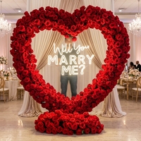 Arche de fleurs en forme de cœur rouge de 2,2 m avec base, arrangement floral artificiel de roses pour la décoration d'événements romantiques et de propositions de mariage