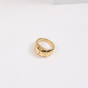 แหวนดีไซน์ขนมปังขายดี สแตนเลสสตีลชุบทอง 18k สีเงิน เครื่องประดับผู้หญิง แหวนครัวซองต์ทรงหนา - Product Image 6