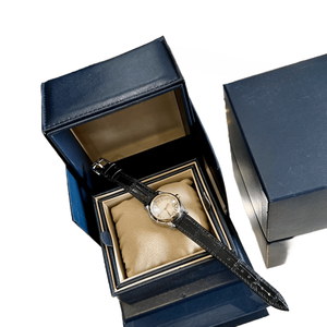 Montre à quartz pour femme avec cadran couleur or rose et bracelet en cuir à motif crocodile noir Chopards - Product Image 2