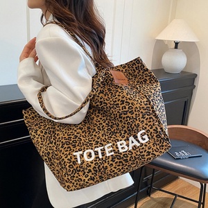 Sac fourre-tout en toile imprimé léopard style décontracté, unisexe, grande capacité, tendance, sac à bandoulière et à main pour les trajets quotidiens - Product Image 1