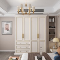 Armoire Moderne Minimaliste Blanche avec Poignées Dorées Grande Capacité pour Chambre à Coucher avec Tiroirs et Portes pour la Maison