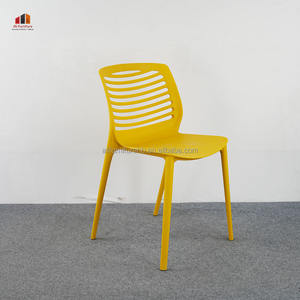 Chaise de salle à manger en plastique empilable moderne avec dossier rayé, chaise simple et durable pour la maison, le <span class=keywords><strong>restaurant</strong></span> et le bureau - Product Image 4