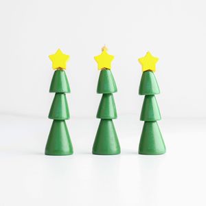 Mini Árbol de Navidad de Madera, Decoraciones Verdes con Estrella Amarilla, Decoración Navideña para Interiores, Juego de 4 Piezas, Regalo Ecológico - Product Image 1