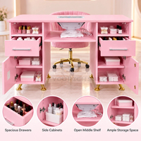 Table de manucure rose moderne, bureau à ongles pratique, station de salon de manucure de luxe avec un grand espace de rangement et des pieds dorés pour salon de beauté