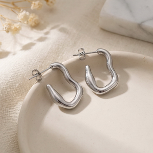 Pendientes de Aro Irregulares Minimalistas de Moda, Recién Llegados, Chapados en Oro de 18K, Acero Inoxidable 316L, Hipoalergénicos, Resistentes al Deslustre - Product Image 3