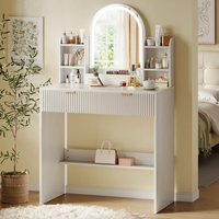 Table de maquillage en MDF cannelé blanc avec miroir LED cintrée, 2 tiroirs et étagères – Vente en gros