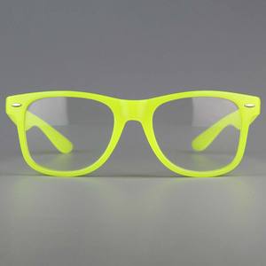 Vente en gros de lunettes de soleil vintage rétro tendance en plastique de haute qualité pour hommes et femmes - Product Image 1