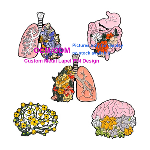 Épinglettes anatomiques personnalisées en forme de cœur Broche de neurologie médicale pour anniversaire de remise des diplômes Épingles en émail personnalisées pour médecin et infirmière - Product Image 1