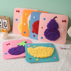 Kit de Matériel Créatif pour Enfants : Jouet Éducatif DIY pour Enfiler Fils, Dessiner, Coudre et Broder en Laine sur le Thème des Fruits et Légumes - Product Image 1