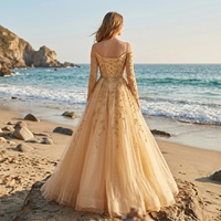 Robe de soirée Serene Hill LA70812 en tulle bleu clair perlé, coupe trapèze, bretelles spaghetti et manches longues