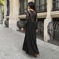 Robe longue élégante noire pour femme 2026, col carré, manches longues en dentelle, taille ajustée, coupe fluide, idéale pour soirée formelle