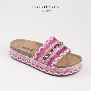 Suministro de fábrica Sandalias de corcho Lujo Moda Verano Nuevo diseño para zapatillas para damas OEM PVC Zapatos Tacón Suministro de fábrica Venta caliente - Product Image 1