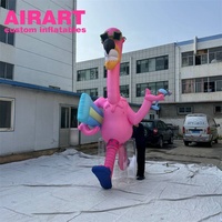 Nouvelle forme de décoration gonflable Flamingo Animals. gonflable Animal Cartoon Flamingo tient une lettre
