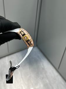 นาฬิกาข้อมือผู้ชายระบบกลไกสุดหรู พร้อมตัวเรือนคาร์บอนไฟเบอร์คุณภาพสูงและกลไกเรืองแสง เหมาะสำหรับการสวมใส่แบบลำลองและสไตล์สปอร์ต - Product Image 2