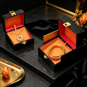 Boîte à bijoux élégante en bois avec serrure métallique, étui de rangement avec doublure rouge-orange pour collier en or, bracelet, bijoux, emballage cadeau - Product Image 5