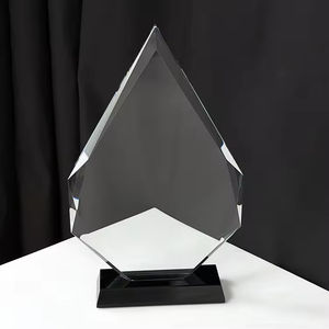 Trofeo <span class=keywords><strong>de</strong></span> Cristal Personalizado en Forma <span class=keywords><strong>de</strong></span> Torre con Base Negra - Product Image 3