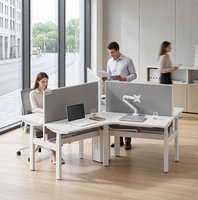 Poste de travail assis-debout motorisé 3 places, bureau de travail modulaire à hauteur réglable électriquement pour le personnel