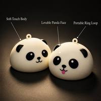 Lot de 4 jouets squishy Panda, blanc crème et noir, avec visages mignons et langue sortie, avec boucle de suspension
